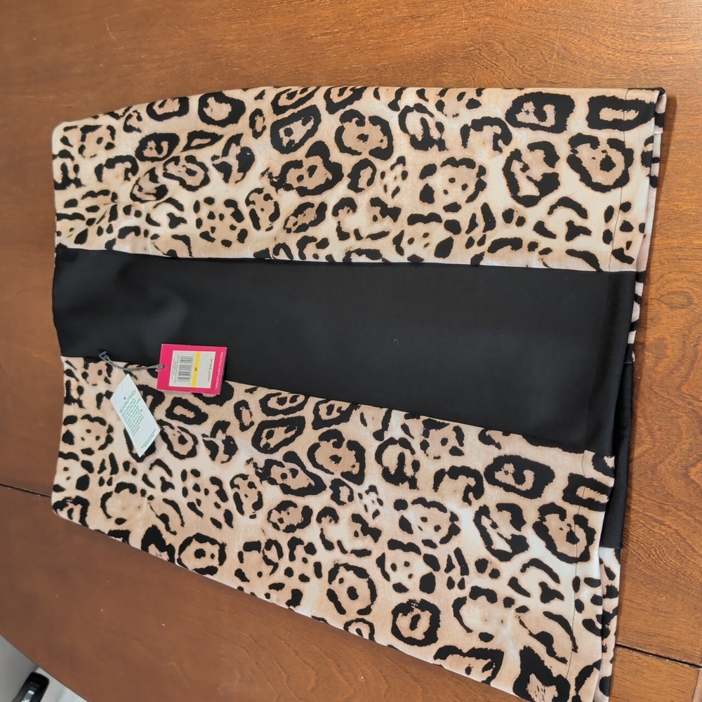 Vince Camuto Animal Print Pencil Skirt Size Medium - Picture 13 of 13